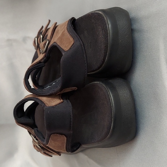 LLBean Sandals, Size 9, Sueded Brown, Slingback Stretch, 3 Buckle Straps, Sturdy - Picture 5 of 8
